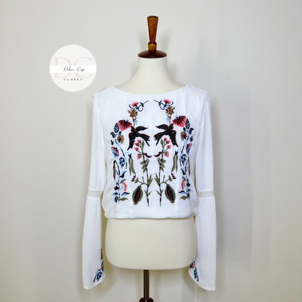 Sfera Collection Cropped Blouse Size L